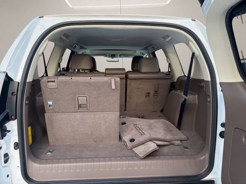 Used 2017 Lexus GX 460 image 11