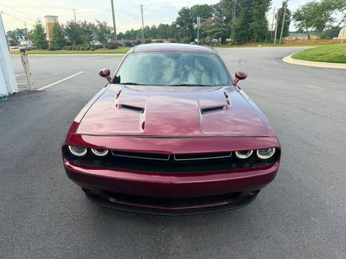 Used 2019 Dodge Challenger SXT RWD image 2