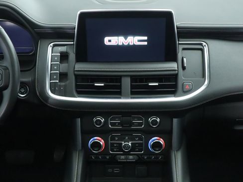 Used 2023 GMC Yukon XL SLT w/ SLT Luxury Package image 14