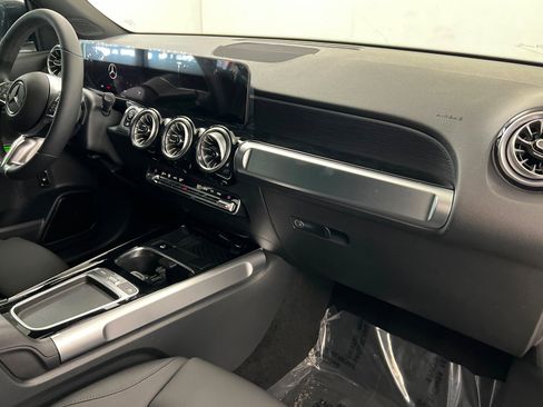 New 2026 Mercedes-Benz GLB 250 4MATIC image 24