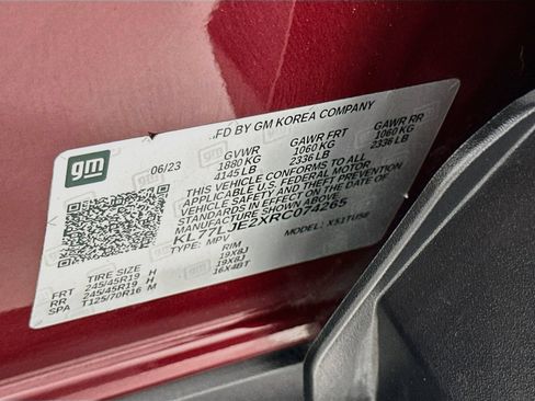 Used 2024 Chevrolet Trax RS w/ Sunroof Package FWD image 32