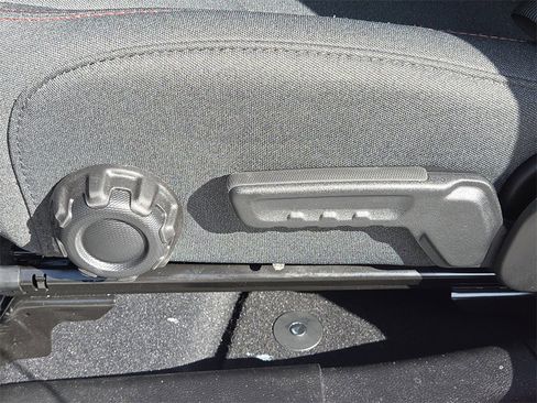 Certified 2025 Jeep Gladiator Rubicon w/ Safety Group image 21