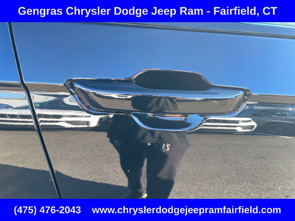 Used 2025 Jeep Grand Cherokee Limited AWD/4WD image 15