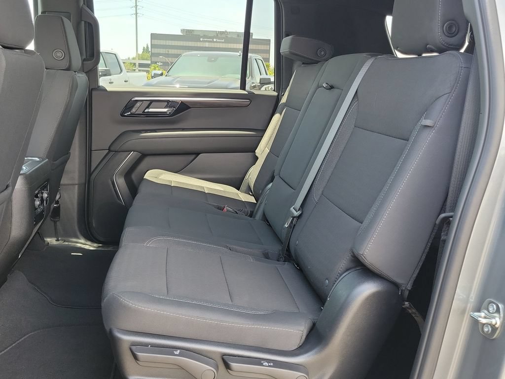 Used 2026 Chevrolet Suburban LS RWD image 24