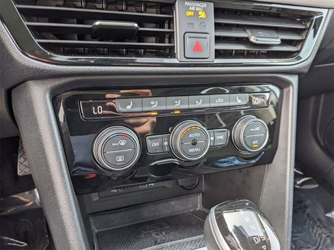 Certified 2024 Volkswagen Taos SE w/ Panoramic Sunroof Package image 27