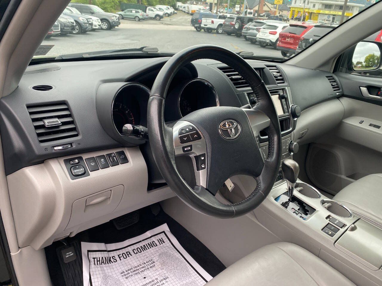 Used 2013 Toyota Highlander SE AWD/4WD image 10