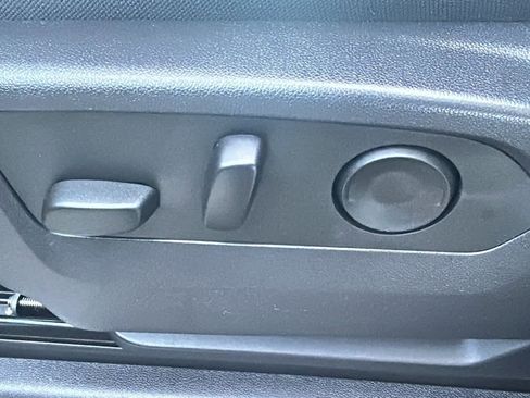 Used 2024 Chevrolet Silverado 1500 LT image 28