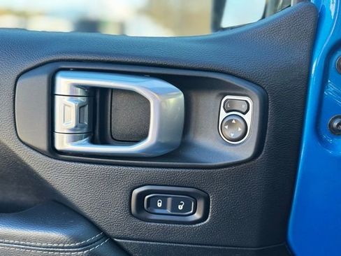 Used 2022 Jeep Wrangler Unlimited Sahara w/ Cold Weather Group image 17