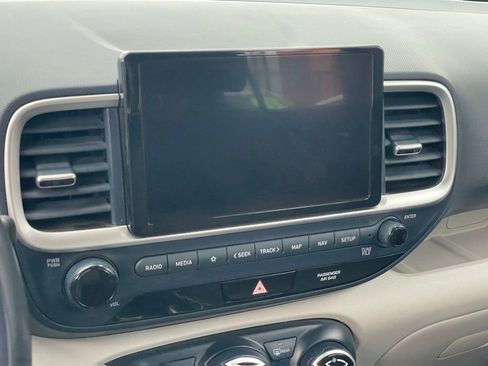 Used 2023 Hyundai Venue Limited w/ Cargo Package image 16