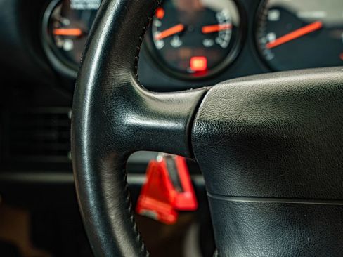 Used 1995 Porsche 911 Carrera RWD image 40