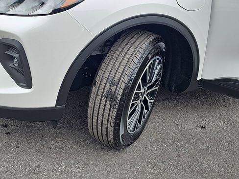 Used 2025 Ford Escape SE image 32