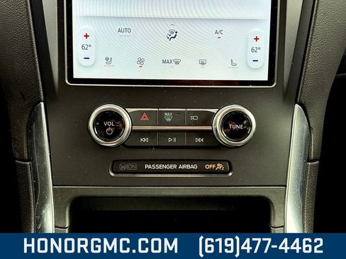 Used 2024 Ford Edge Titanium image 32