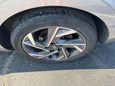 Used 2025 Hyundai Elantra Limited FWD image 8