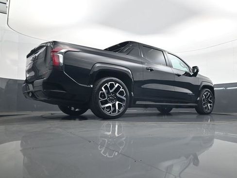 Certified 2025 Chevrolet Silverado EV RST AWD/4WD image 25