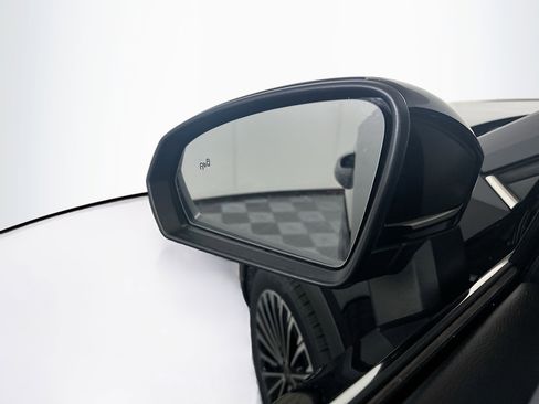 Used 2025 Volkswagen Taos SE w/ Panoramic Sunroof Package image 16