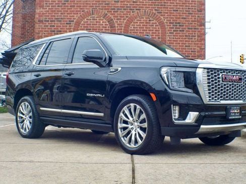 Used 2023 GMC Yukon Denali image 3