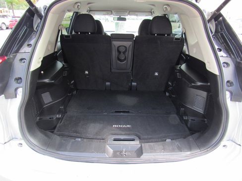 Used 2018 Nissan Rogue SV w/ Premium Package image 4