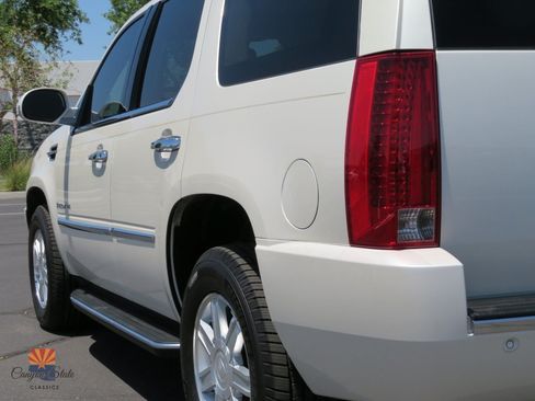 Used 2008 Cadillac Escalade AWD image 22