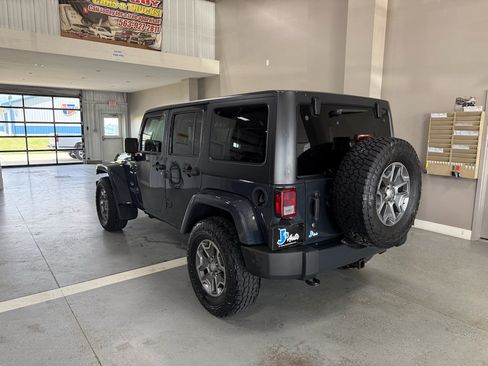 Used 2017 Jeep Wrangler Unlimited Sahara w/ Connectivity Group AWD/4WD image 3