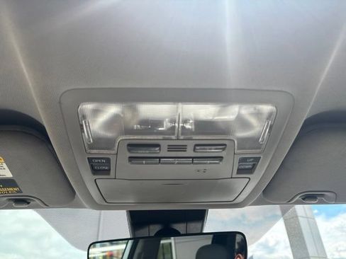 Used 2018 Toyota Highlander XLE AWD/4WD image 22