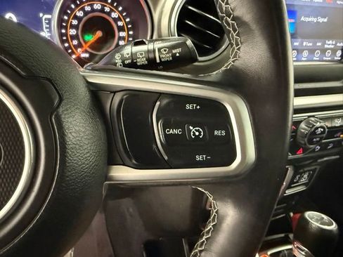 Used 2018 Jeep Wrangler Unlimited Sahara w/ Safety Group AWD/4WD image 16