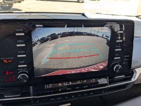 Used 2024 Toyota Sienna XLE FWD image 22
