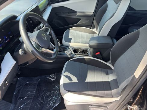 Used 2025 Volkswagen Taos S image 27