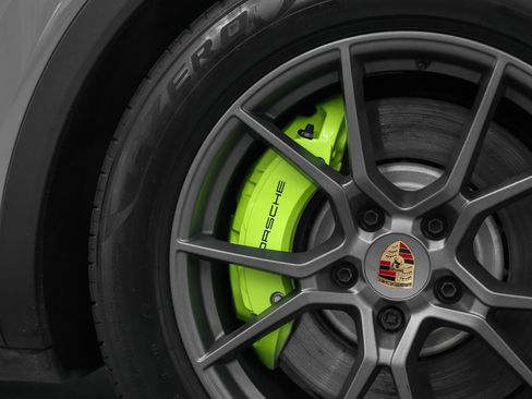 Used 2025 Porsche Cayenne E-Hybrid image 17