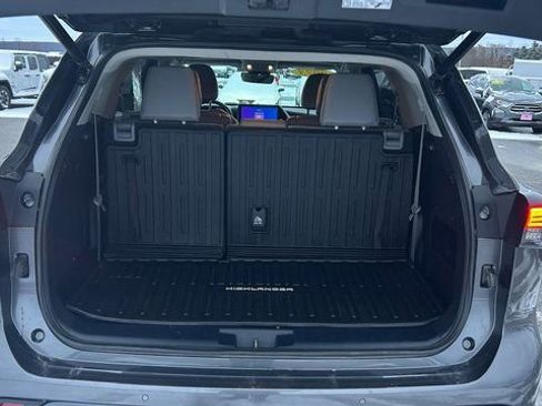 Used 2023 Toyota Highlander Limited image 13