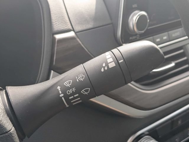 Used 2025 Nissan Altima 2.5 SV FWD image 24