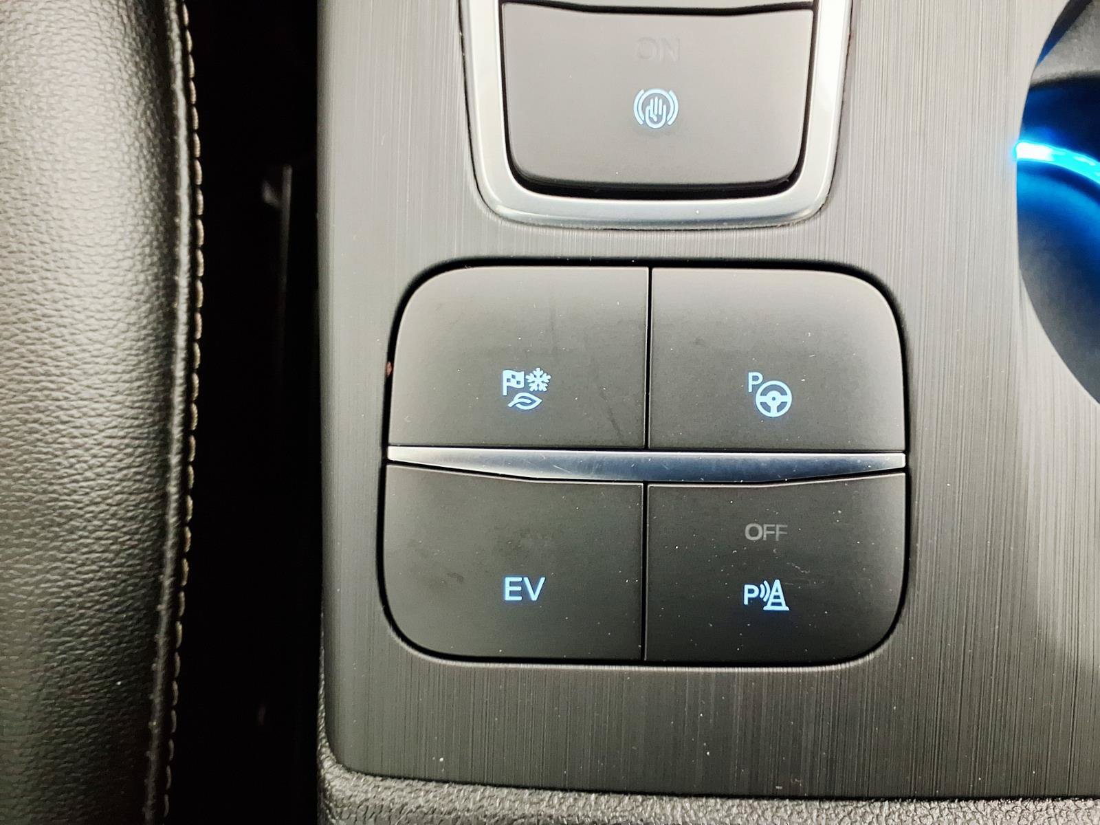 Used 2021 Ford Escape Titanium w/ Titanium Premium Package FWD image 21