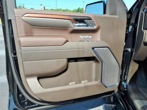 Used 2025 GMC Sierra 1500 Denali w/ Denali Reserve Package AWD/4WD image 5
