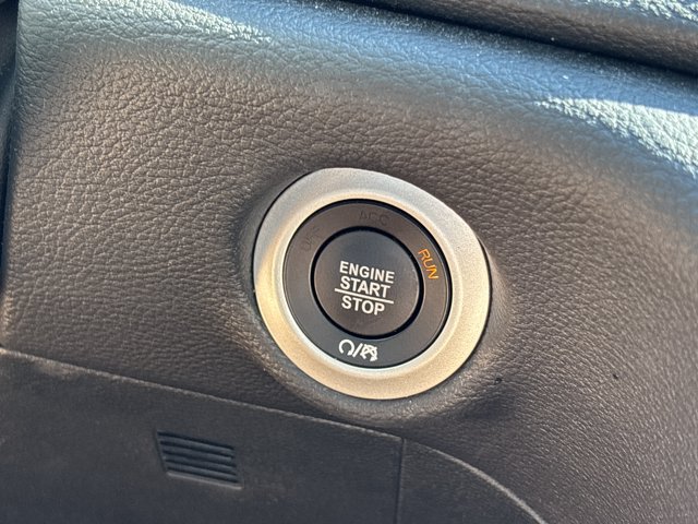 Used 2026 Chrysler Pacifica Limited FWD image 32