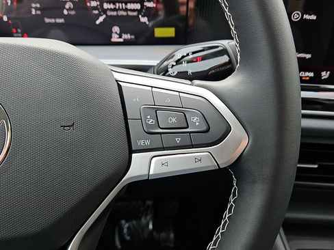 New 2026 Volkswagen Tiguan SE image 17