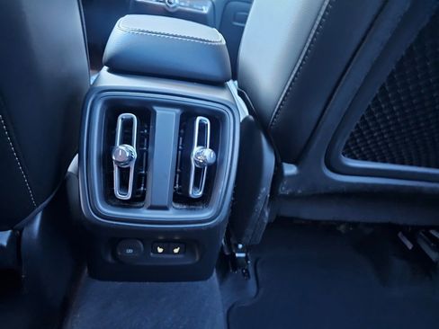 Certified 2023 Volvo XC40 B5 Plus w/ Protection Package Premier image 16