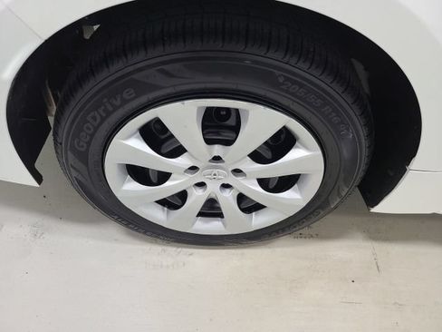 Used 2023 Toyota Corolla LE FWD image 33