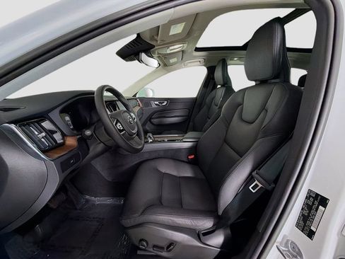 Certified 2023 Volvo XC60 B5 Plus AWD/4WD image 21