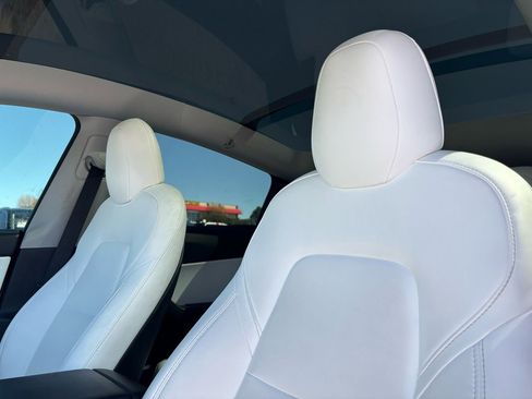 Used 2020 Tesla Model Y Long Range image 13