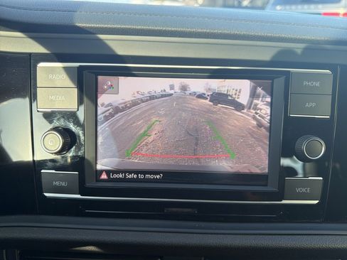 Used 2023 Volkswagen Jetta Sport image 9