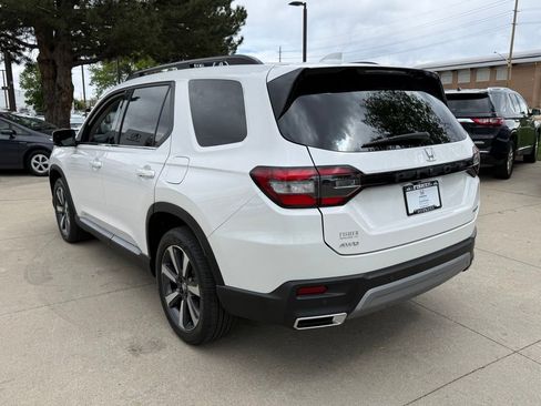 Certified 2025 Honda Pilot Touring image 6