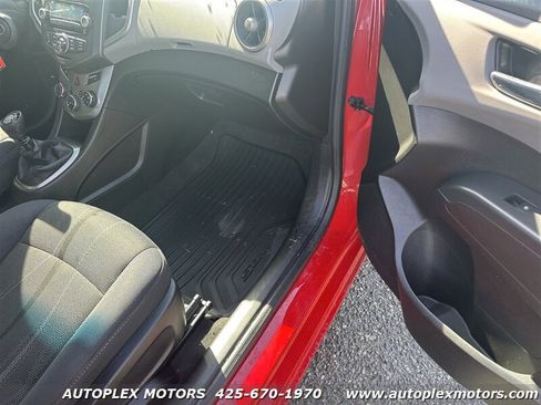 Used 2012 Chevrolet Sonic LT image 9