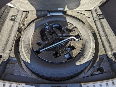 Used 2024 Land Rover Range Rover Evoque Dynamic SE image 40