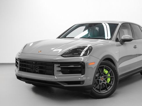 Used 2025 Porsche Cayenne E-Hybrid image 7