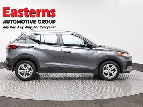 Used 2023 Nissan Kicks S image 4