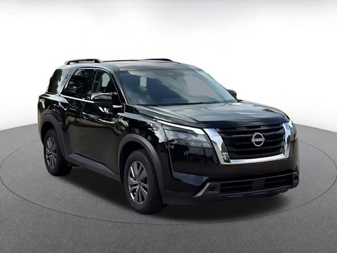 Used 2025 Nissan Pathfinder SV AWD/4WD image 3