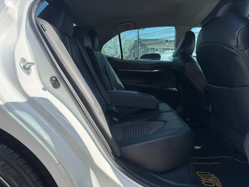 Used 2021 Toyota Camry SE FWD image 21