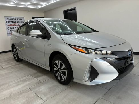 Used 2018 Toyota Prius Prime Plus w/ Carpet Mat Package FWD image 11