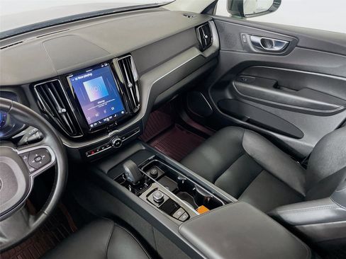 Used 2024 Volvo XC60 B5 Core image 27