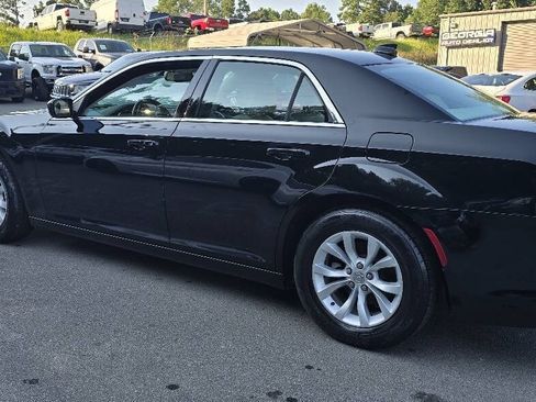 Used 2015 Chrysler 300 Limited RWD image 8