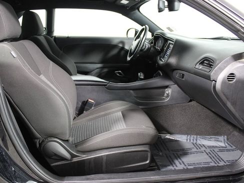 Used 2021 Dodge Challenger SXT image 9